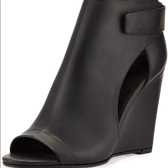 Vince Katia Cut Out Bootie - Picture 4 of 6